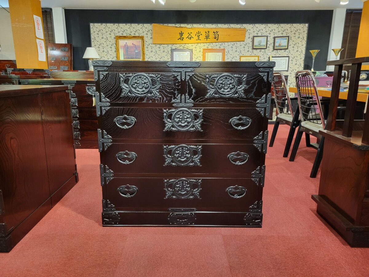 T5557☆展示美品☆岩谷堂箪笥☆整理箪笥☆チェスト☆欅☆南部鉄器金具☆伝統工芸 T5557☆展示美品☆岩谷堂箪笥☆整理箪笥☆チェスト☆欅