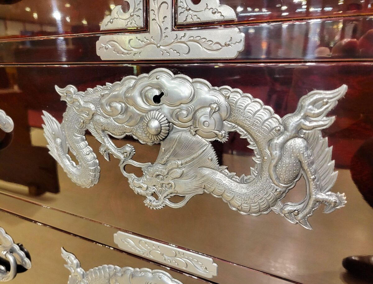 極美品 モデルルーム展示品 岩谷堂箪笥 豪華欅材 鋳鉄金具 極美品 モデルルーム展示品 岩谷堂箪笥 豪華欅材 鋳鉄金具 極美