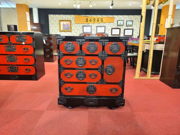 「岩谷堂箪笥」人気の『忍び付き車箪笥』が入荷しました。